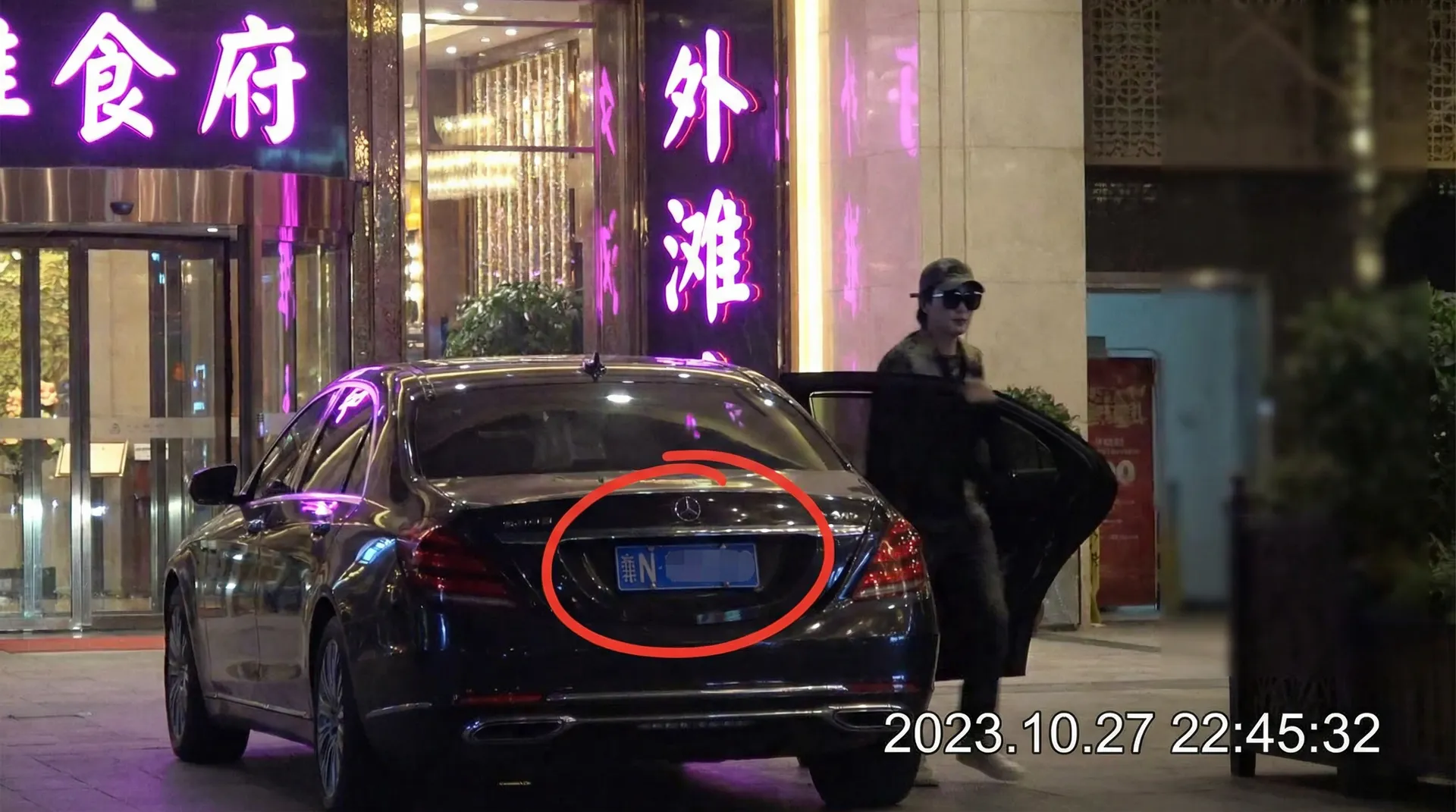 欧宝体育网址 - 豪车餐厅外偷拍